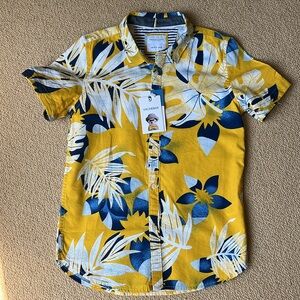 Youth size 9-10, yellow blue and white Hawaiian shirt. New with tags!